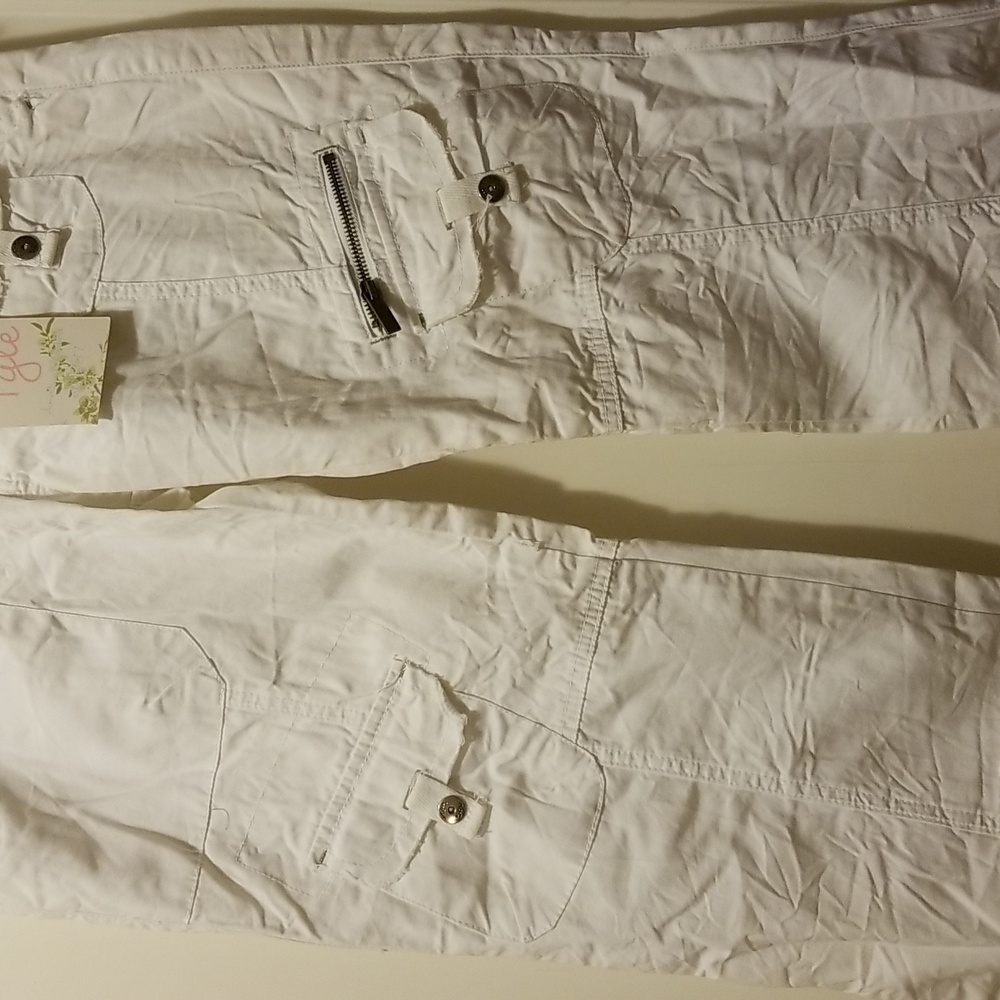 New Tyte White Cargo pants Size 7 with green belt. - Picture 3 of 5